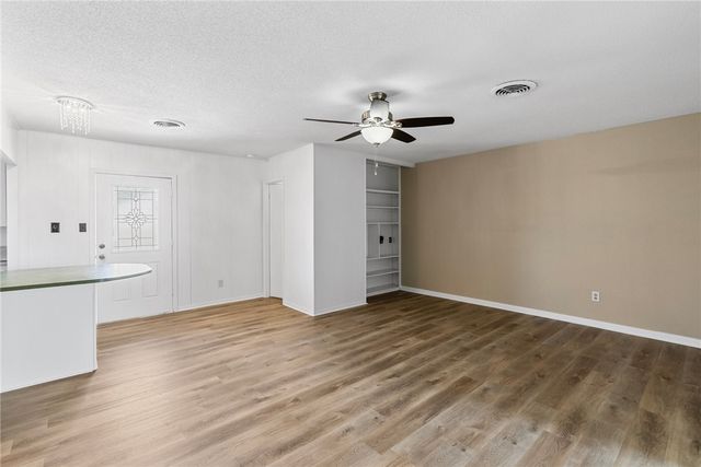 530 Oakdale Dr, Corpus Christi, TX 78418