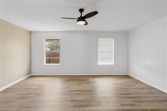 530 Oakdale Dr, Corpus Christi, TX 78418