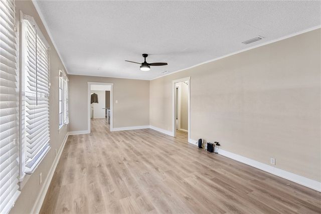 530 Oakdale Dr, Corpus Christi, TX 78418