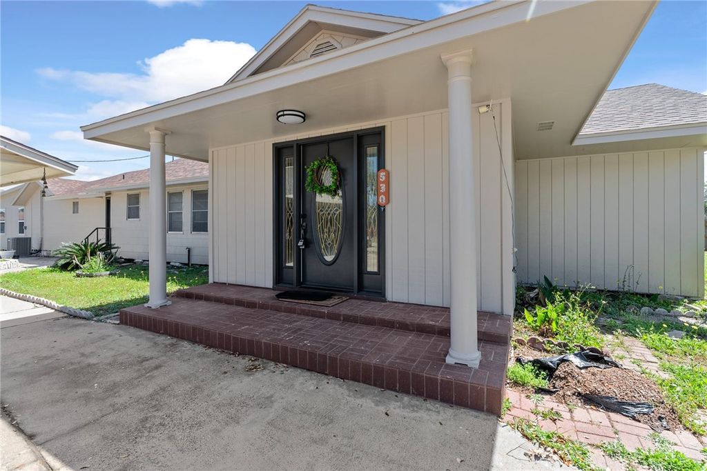 530 Oakdale Dr, Corpus Christi, TX 78418