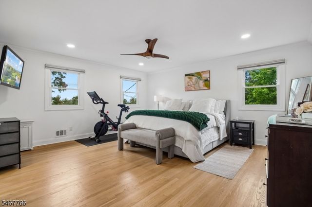 64 N Hillside Ave, Livingston Twp., NJ 07039