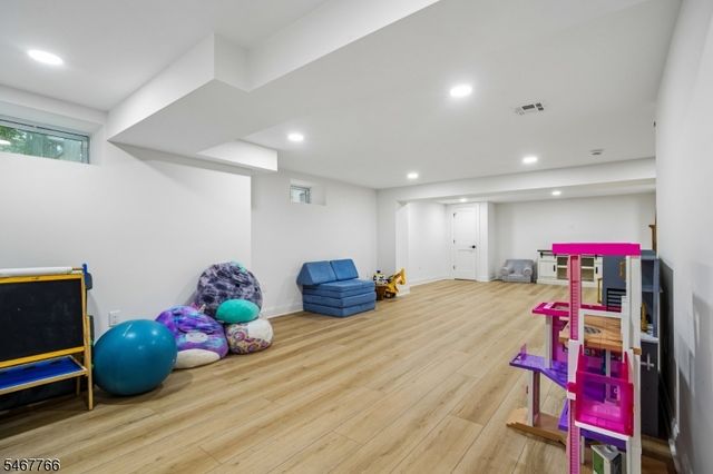 64 N Hillside Ave, Livingston Twp., NJ 07039