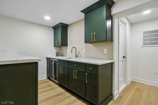 64 N Hillside Ave, Livingston Twp., NJ 07039