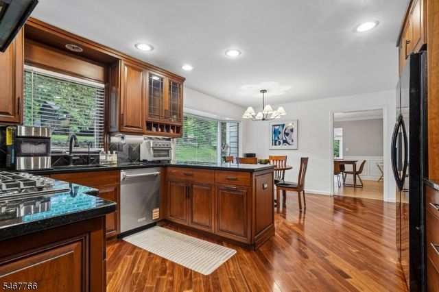 64 N Hillside Ave, Livingston Twp., NJ 07039
