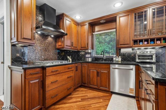 64 N Hillside Ave, Livingston Twp., NJ 07039