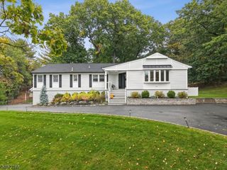 64 N Hillside Ave, Livingston Twp., NJ 07039