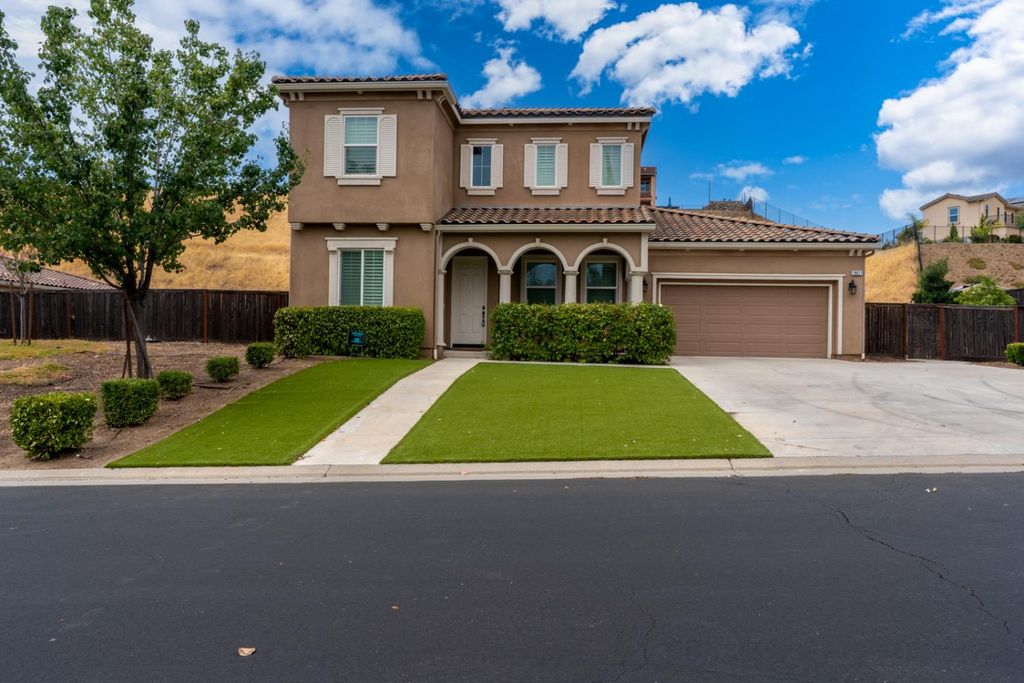 18677 Via Bellagio, Friant, CA 93626