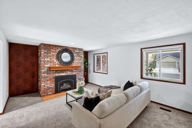 9806 N Seminole Dr, Spokane, WA 99208