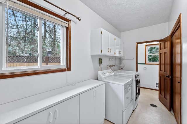 9806 N Seminole Dr, Spokane, WA 99208