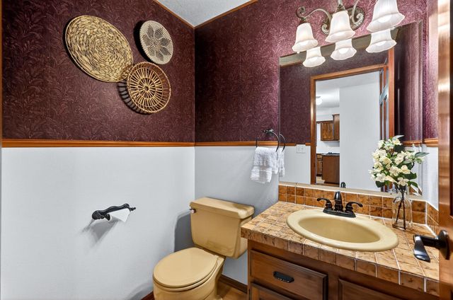 9806 N Seminole Dr, Spokane, WA 99208