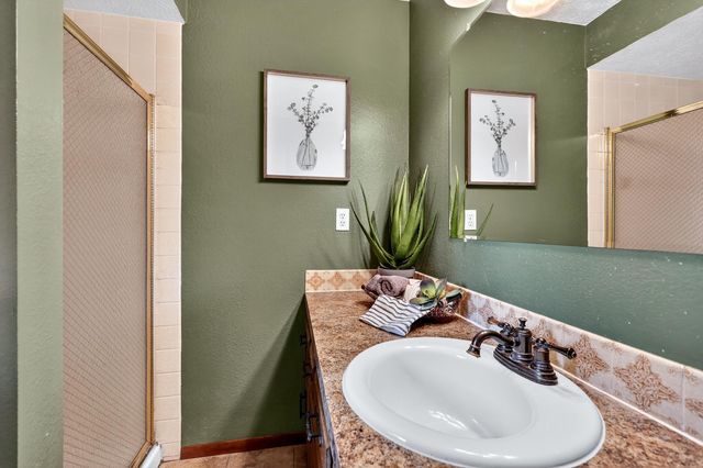 9806 N Seminole Dr, Spokane, WA 99208