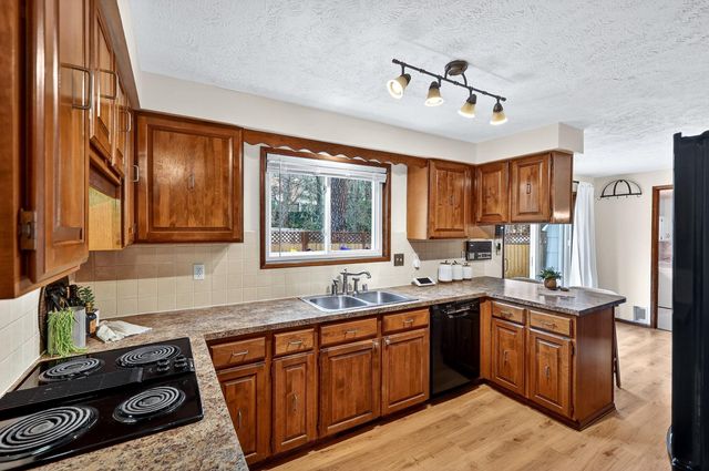 9806 N Seminole Dr, Spokane, WA 99208