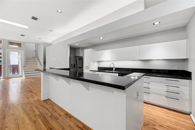 1107 W 17th Street, Houston, TX 77008