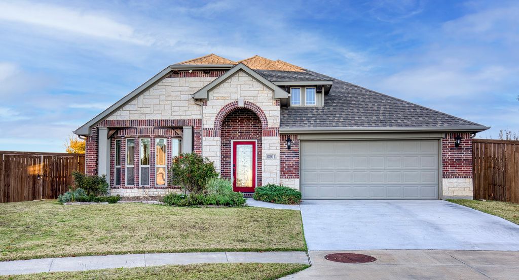 8801 Cassidy Lane, Aubrey, TX 76227