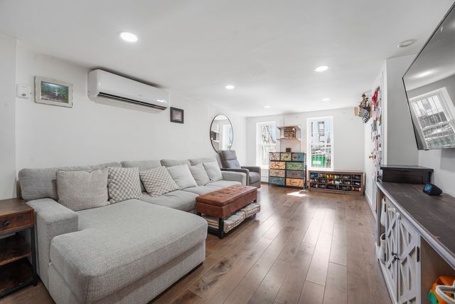1581 BERGEN Street, New York City, NY 11213