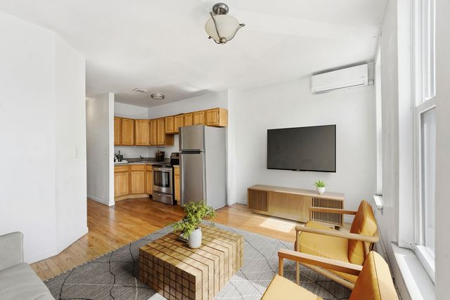 1581 BERGEN Street, New York City, NY 11213