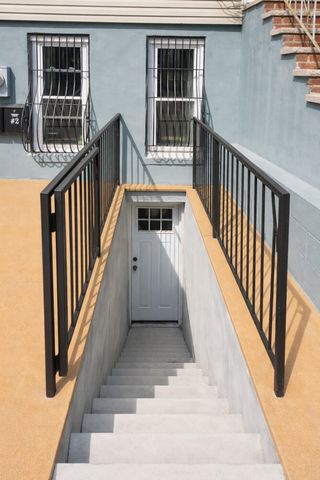 1581 BERGEN Street, New York City, NY 11213
