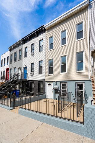 1581 BERGEN Street, New York City, NY 11213