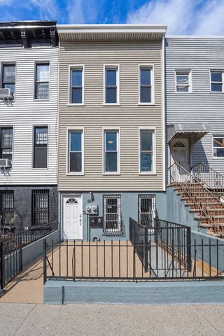 1581 BERGEN Street, New York City, NY 11213
