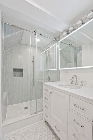 1581 BERGEN Street, New York City, NY 11213