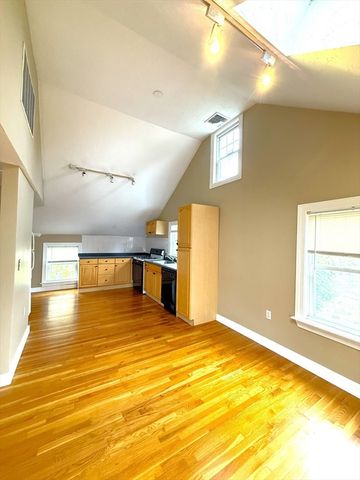 6 Skillings 1, Winchester, MA 01890