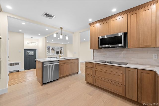 31 Cail Drive, East Rockaway, NY 11518