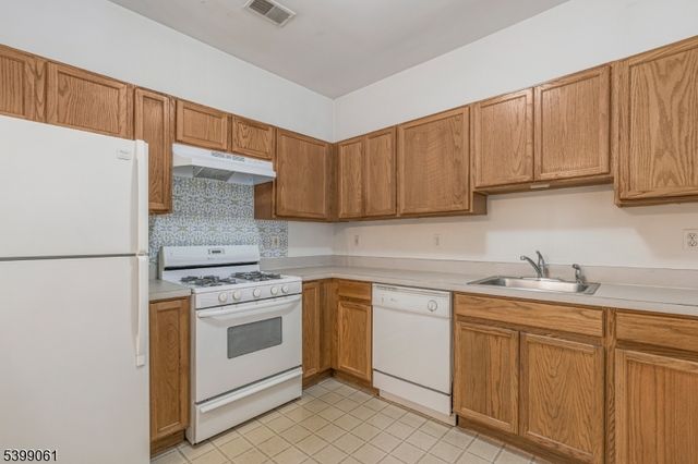 524 Coppola Dr, South Plainfield Boro, NJ 07080