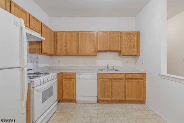 524 Coppola Dr, South Plainfield Boro, NJ 07080