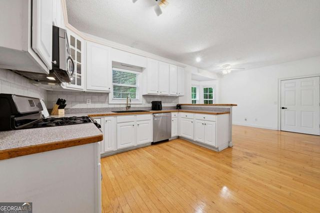 359 Cannongate Road, Sharpsburg, GA 30277