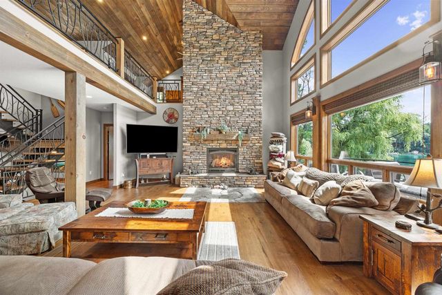 N3032 HICKS LANE, Waupaca, WI 54918