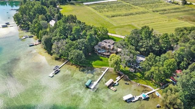 N3032 HICKS LANE, Waupaca, WI 54918