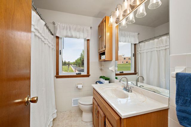 8101 47th Avenue N, New Hope, MN 55428