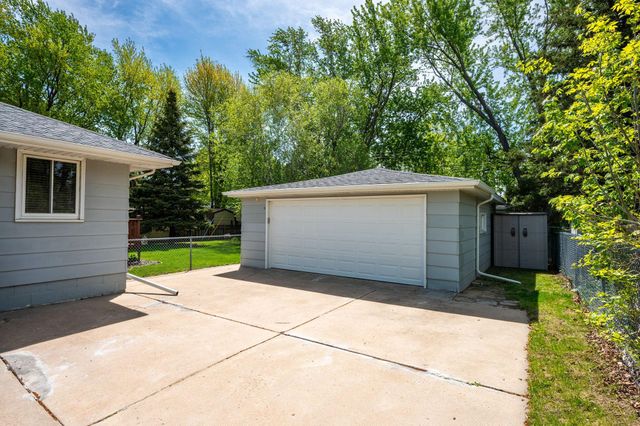 8101 47th Avenue N, New Hope, MN 55428