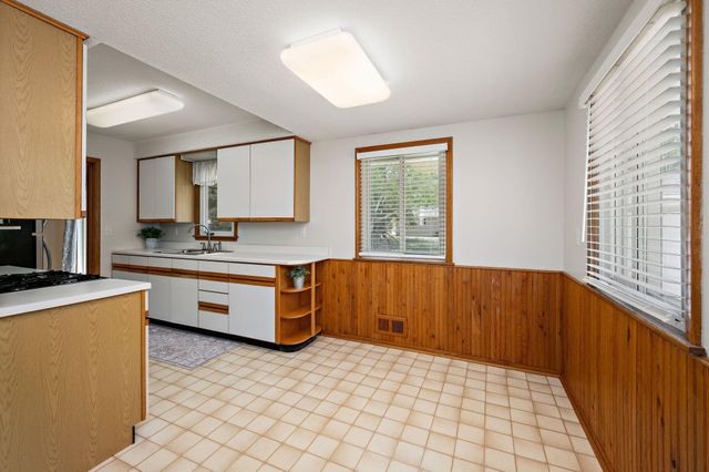 8101 47th Avenue N, New Hope, MN 55428