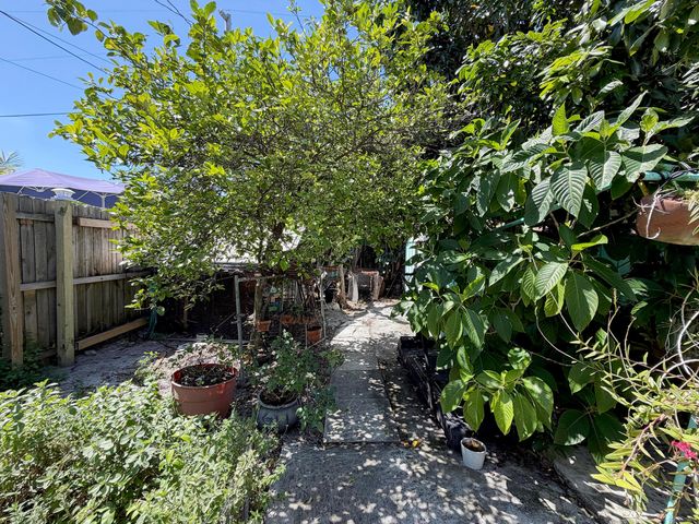 2926 Hiawatha Avenue, West Palm Beach, FL 33409