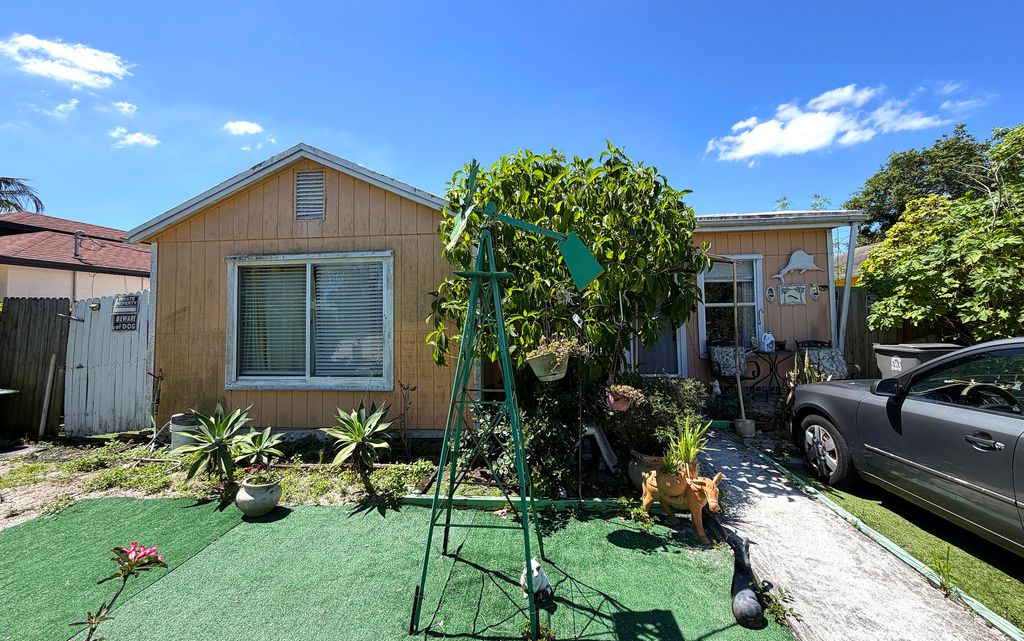 2926 Hiawatha Avenue, West Palm Beach, FL 33409
