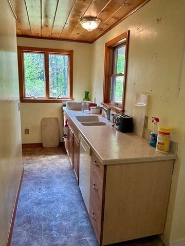 12 Pomeroy St, Easthampton, MA 01027