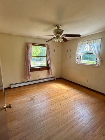 12 Pomeroy St, Easthampton, MA 01027