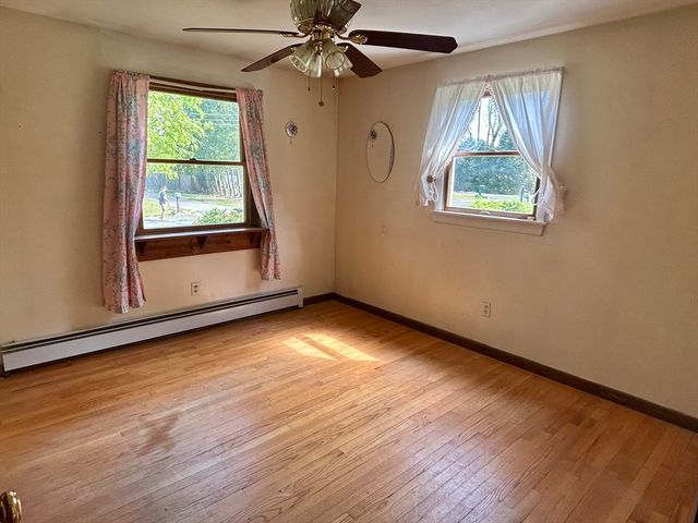 12 Pomeroy St, Easthampton, MA 01027