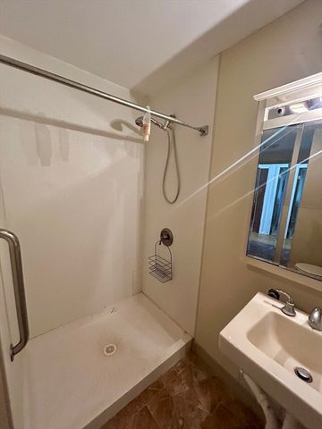 12 Pomeroy St, Easthampton, MA 01027