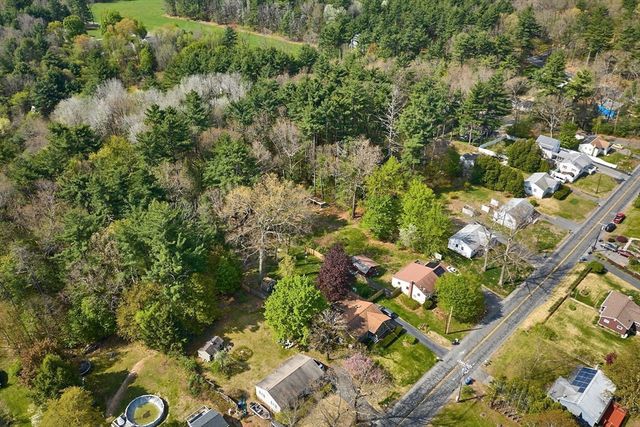 12 Pomeroy St, Easthampton, MA 01027