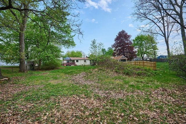 12 Pomeroy St, Easthampton, MA 01027