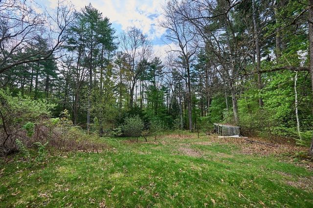 12 Pomeroy St, Easthampton, MA 01027