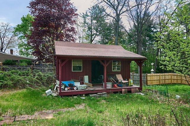 12 Pomeroy St, Easthampton, MA 01027