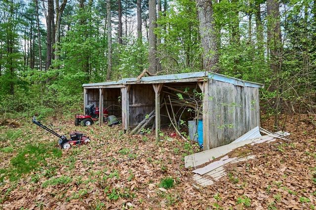12 Pomeroy St, Easthampton, MA 01027