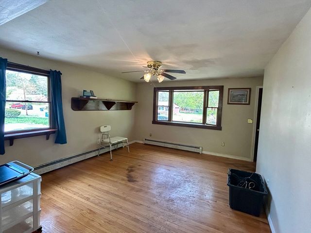 12 Pomeroy St, Easthampton, MA 01027