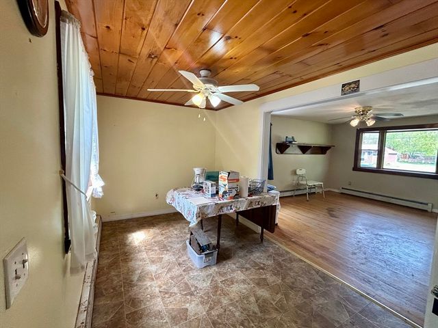 12 Pomeroy St, Easthampton, MA 01027