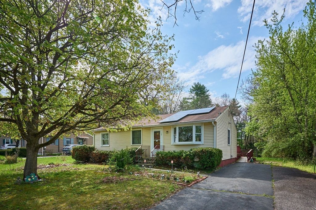 12 Pomeroy St, Easthampton, MA 01027