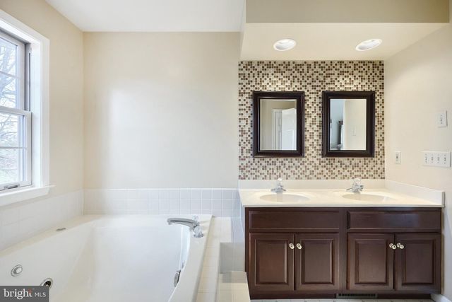 2337 WEDGEWOOD WAY, York, PA 17408