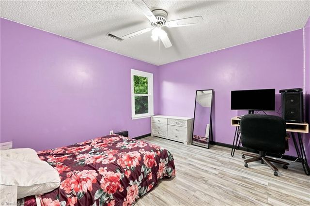 5536 Moravian Heights Lane, Clemmons, NC 27012